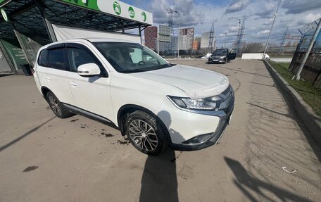 Mitsubishi Outlander III рестайлинг 3, 2018 год, 1 800 000 рублей, 12 фотография
