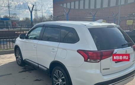 Mitsubishi Outlander III рестайлинг 3, 2018 год, 1 800 000 рублей, 15 фотография