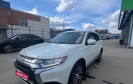 Mitsubishi Outlander III рестайлинг 3, 2018 год, 1 800 000 рублей, 20 фотография