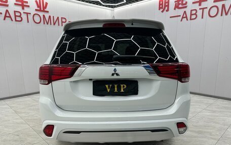 Mitsubishi Outlander III рестайлинг 3, 2022 год, 1 985 000 рублей, 6 фотография