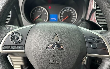 Mitsubishi Outlander III рестайлинг 3, 2022 год, 1 985 000 рублей, 11 фотография