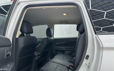 Mitsubishi Outlander III рестайлинг 3, 2022 год, 1 985 000 рублей, 8 фотография