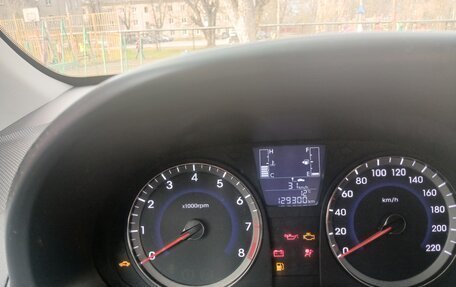 Hyundai Solaris II рестайлинг, 2016 год, 700 000 рублей, 6 фотография