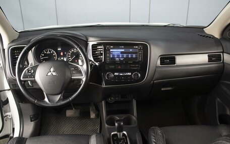Mitsubishi Outlander III рестайлинг 3, 2013 год, 1 480 000 рублей, 5 фотография