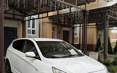 Hyundai Solaris II рестайлинг, 2011 год, 800 000 рублей, 1 фотография