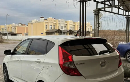 Hyundai Solaris II рестайлинг, 2011 год, 800 000 рублей, 4 фотография