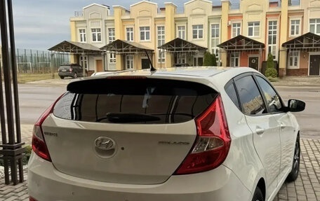 Hyundai Solaris II рестайлинг, 2011 год, 800 000 рублей, 5 фотография