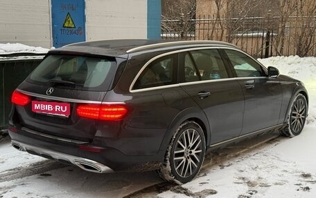 Mercedes-Benz E-Класс, 2021 год, 4 600 000 рублей, 2 фотография