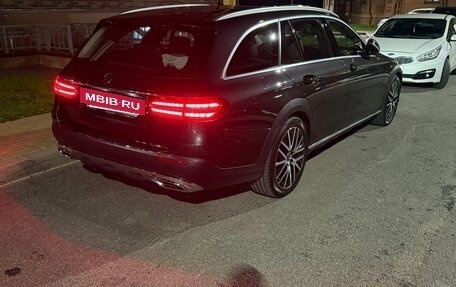 Mercedes-Benz E-Класс, 2021 год, 4 600 000 рублей, 12 фотография