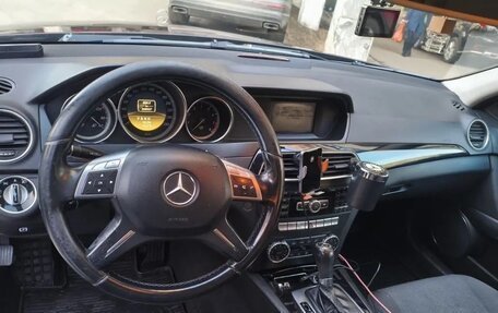 Mercedes-Benz C-Класс, 2011 год, 1 100 000 рублей, 6 фотография