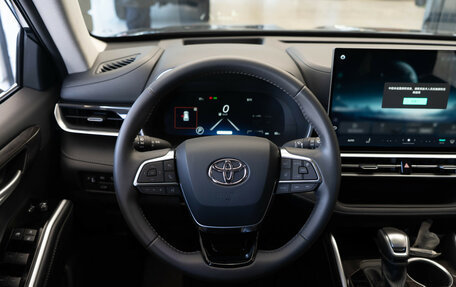 Toyota Highlander, 2025 год, 6 200 000 рублей, 14 фотография