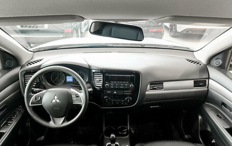 Mitsubishi Outlander III рестайлинг 3, 2013 год, 1 520 000 рублей, 17 фотография