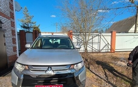 Mitsubishi Outlander III рестайлинг 3, 2015 год, 1 390 000 рублей, 1 фотография