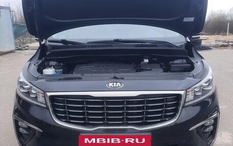 KIA Carnival III, 2019 год, 2 800 000 рублей, 2 фотография