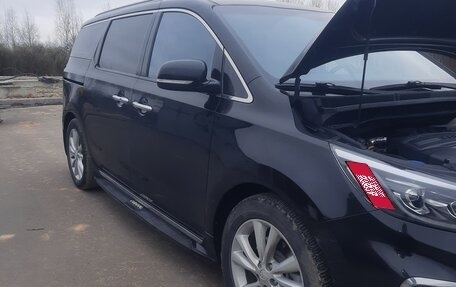 KIA Carnival III, 2019 год, 2 800 000 рублей, 3 фотография