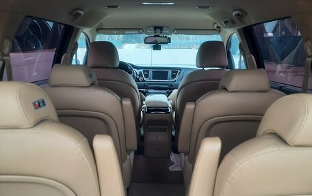 KIA Carnival III, 2019 год, 2 800 000 рублей, 17 фотография