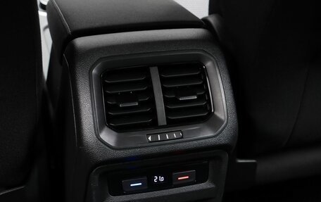 Volkswagen Tiguan II, 2020 год, 3 250 000 рублей, 15 фотография