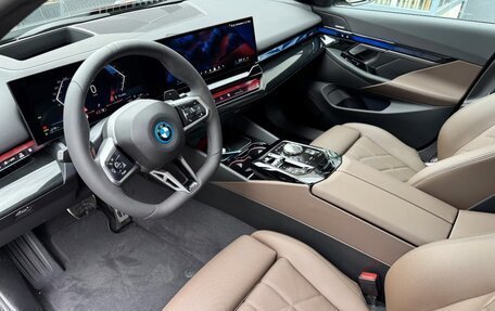 BMW 5 серия, 2025 год, 8 786 000 рублей, 10 фотография