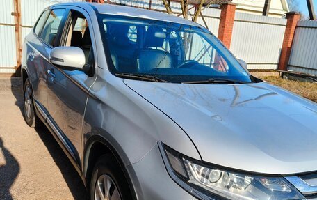 Mitsubishi Outlander III рестайлинг 3, 2015 год, 1 390 000 рублей, 4 фотография