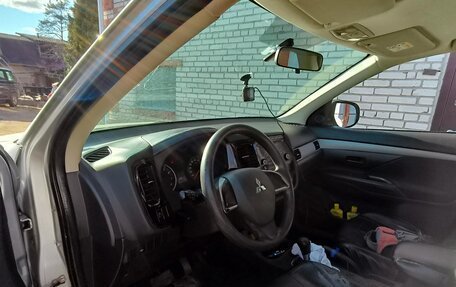 Mitsubishi Outlander III рестайлинг 3, 2015 год, 1 390 000 рублей, 7 фотография