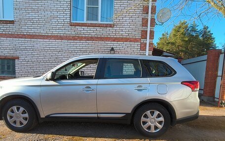 Mitsubishi Outlander III рестайлинг 3, 2015 год, 1 390 000 рублей, 6 фотография