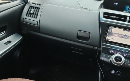 Toyota Prius Alpha I (ZVW40/41), 2016 год, 1 450 000 рублей, 12 фотография