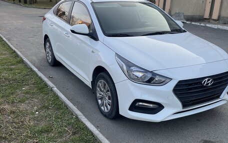 Hyundai Solaris II рестайлинг, 2018 год, 785 000 рублей, 1 фотография