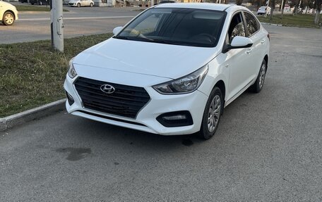 Hyundai Solaris II рестайлинг, 2018 год, 785 000 рублей, 2 фотография