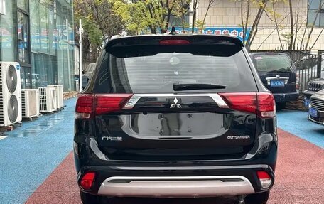 Mitsubishi Outlander III рестайлинг 3, 2021 год, 1 640 000 рублей, 5 фотография