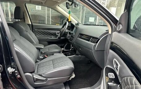 Mitsubishi Outlander III рестайлинг 3, 2021 год, 1 640 000 рублей, 15 фотография