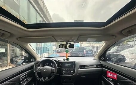 Mitsubishi Outlander III рестайлинг 3, 2021 год, 1 640 000 рублей, 7 фотография