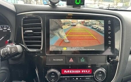 Mitsubishi Outlander III рестайлинг 3, 2021 год, 1 640 000 рублей, 13 фотография