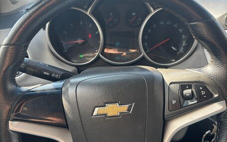 Chevrolet Cruze II, 2010 год, 380 000 рублей, 6 фотография