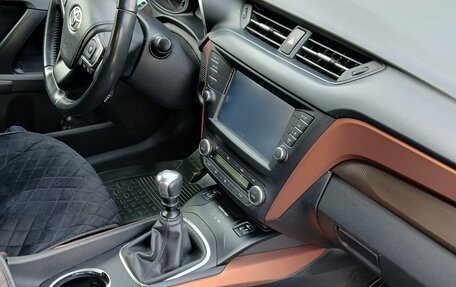 Toyota Avensis III рестайлинг, 2016 год, 2 200 000 рублей, 10 фотография