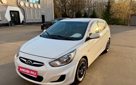 Hyundai Solaris II рестайлинг, 2011 год, 650 000 рублей, 2 фотография