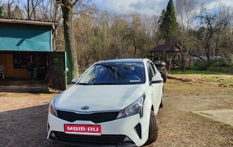 KIA Rio IV, 2021 год, 1 660 000 рублей, 1 фотография