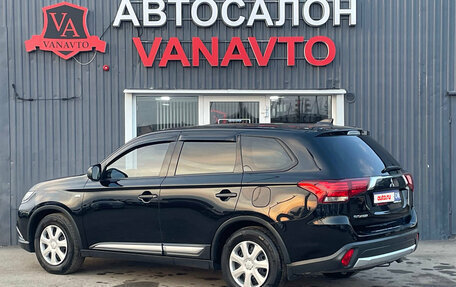 Mitsubishi Outlander III рестайлинг 3, 2017 год, 1 599 000 рублей, 7 фотография