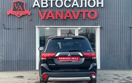 Mitsubishi Outlander III рестайлинг 3, 2017 год, 1 599 000 рублей, 6 фотография