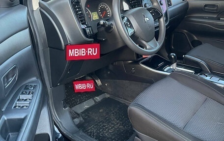 Mitsubishi Outlander III рестайлинг 3, 2017 год, 1 599 000 рублей, 9 фотография