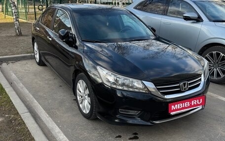 Honda Accord IX рестайлинг, 2013 год, 1 900 000 рублей, 2 фотография