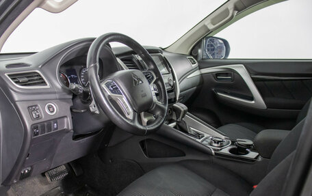 Mitsubishi Pajero Sport III рестайлинг, 2019 год, 3 190 000 рублей, 8 фотография