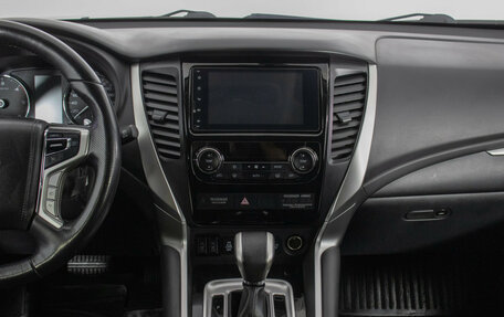 Mitsubishi Pajero Sport III рестайлинг, 2019 год, 3 190 000 рублей, 12 фотография