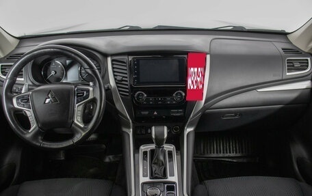 Mitsubishi Pajero Sport III рестайлинг, 2019 год, 3 190 000 рублей, 11 фотография