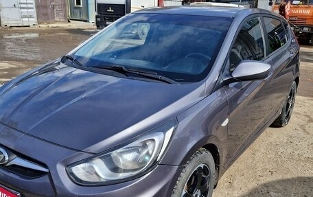 Hyundai Solaris II рестайлинг, 2012 год, 700 000 рублей, 1 фотография