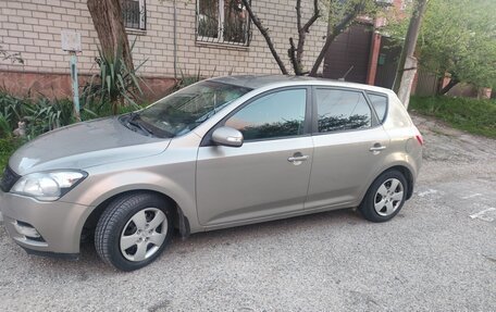KIA cee'd I рестайлинг, 2010 год, 670 000 рублей, 2 фотография