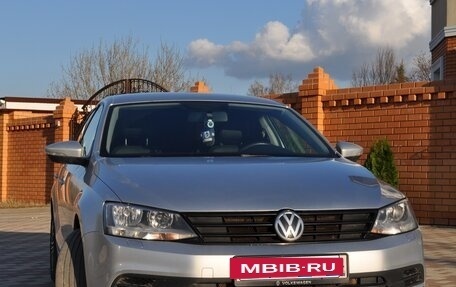 Volkswagen Jetta VI, 2015 год, 1 080 000 рублей, 2 фотография