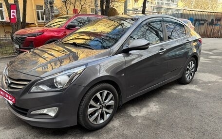 Hyundai Solaris II рестайлинг, 2015 год, 970 000 рублей, 3 фотография