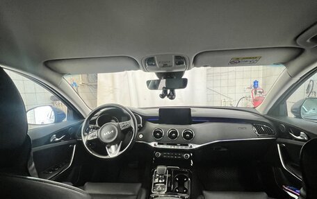 KIA Stinger I, 2023 год, 4 300 000 рублей, 8 фотография