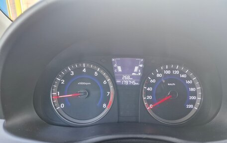 Hyundai Solaris II рестайлинг, 2012 год, 700 000 рублей, 10 фотография