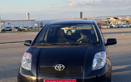 Toyota Yaris III рестайлинг, 2007 год, 610 000 рублей, 1 фотография